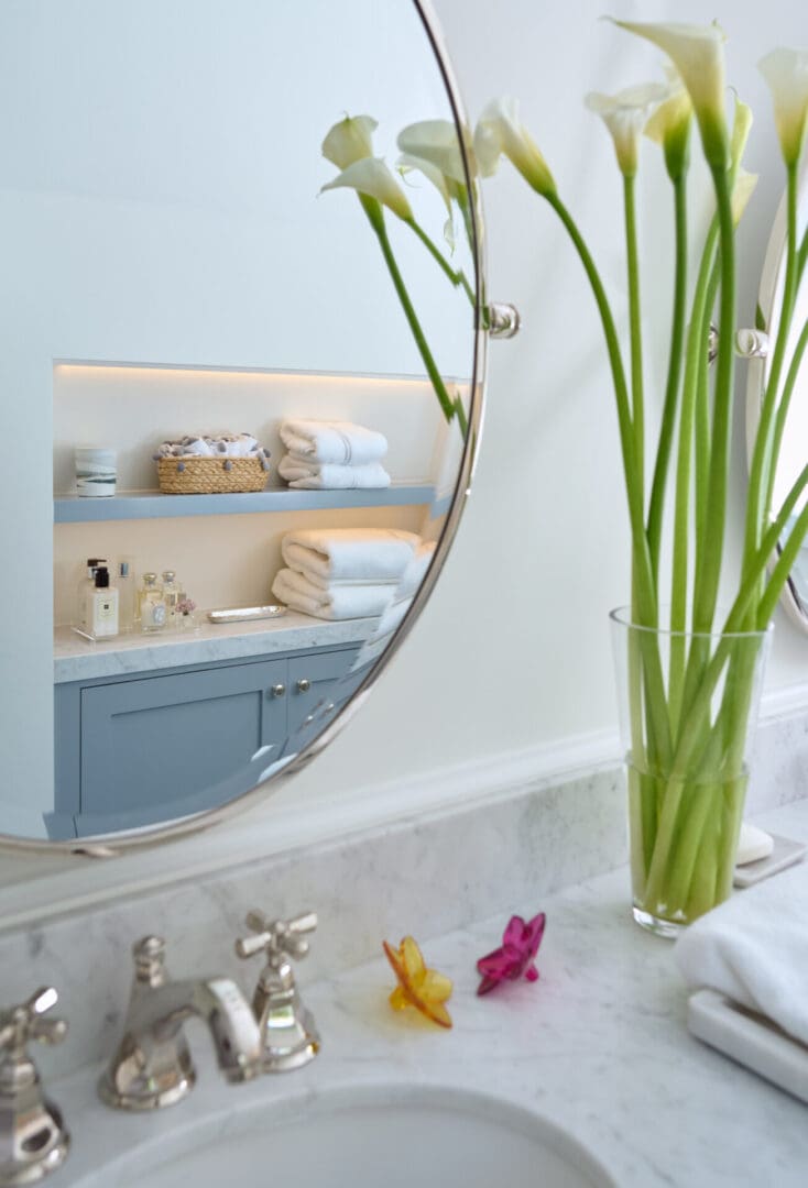 A bathroom with a sink and mirror